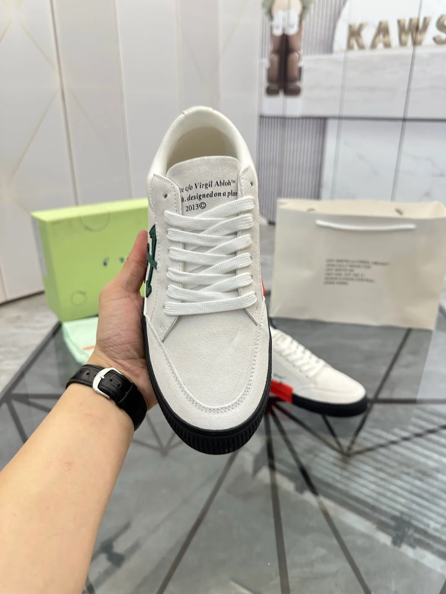 Selling men's shoes 💰: 💰P440¥ Product trademark: OFF WHITE * "OFF WHITE*" low-top casual shoes Regular size: 35-45 (can be customized to 46) Couple style Product materials: imported nubuck leather upper spliced ​​with original fabric, breathable lining, original outsole. No.: H203